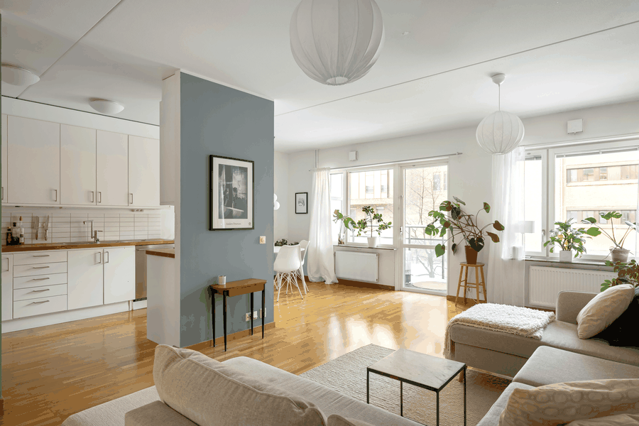 construction site meeting, renovation planning, technical discussion, project management